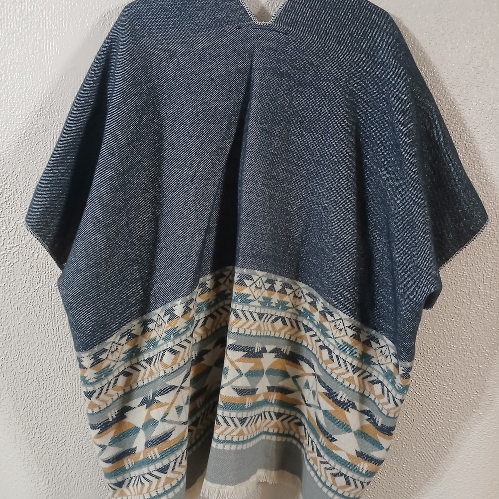 Quagga Accessories Brand Reversable Ruana - Picture 2 of 16